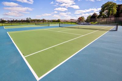On-Site Tennis Court At Iroquois Club Apartments In Naperville, IL